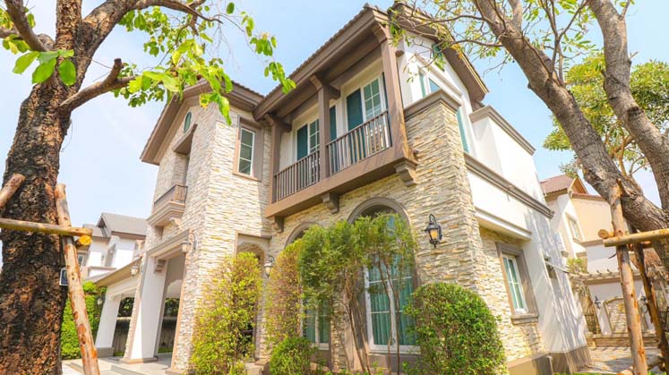 House with Shared Pool for rent in Bangnatrad